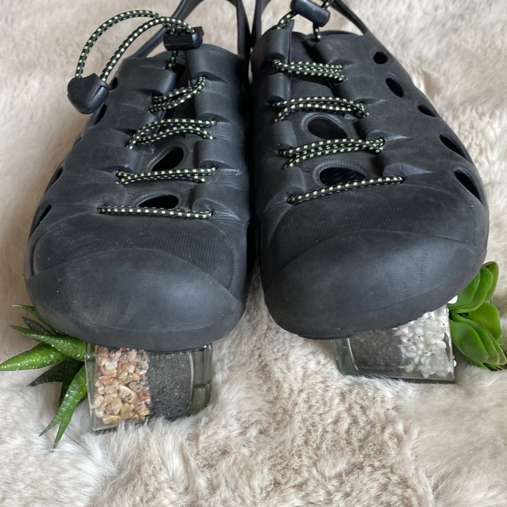Kids Water Shoes Black Size 4/5